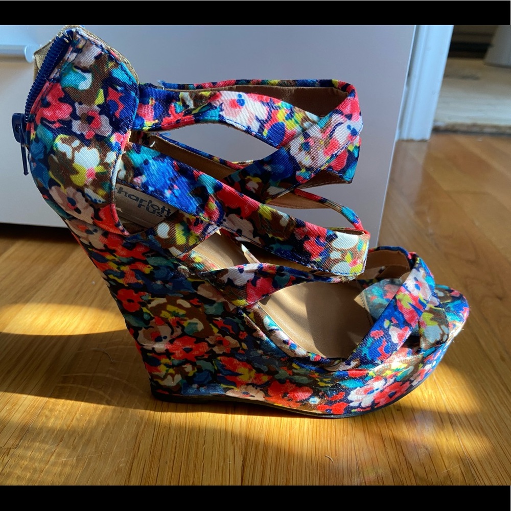 Flower print wedges